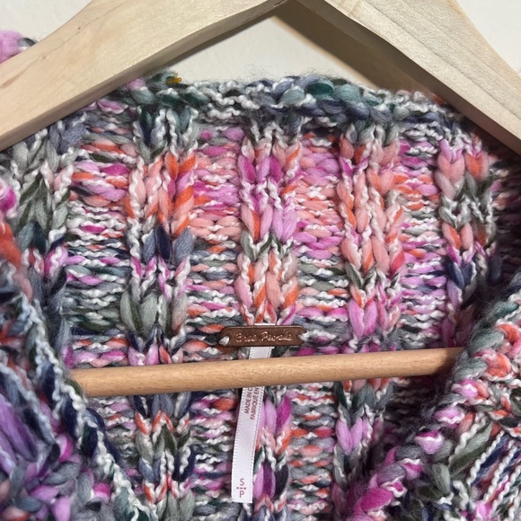 Free People multi colored cropped sweater. Size S - Picture 2 of 5